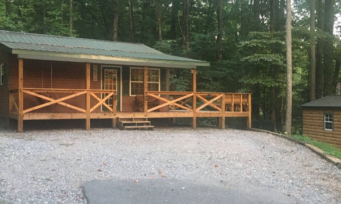 Whittier Cabin | Cozy 2-bedroom cabin in charming Whittier with WiFi, AC