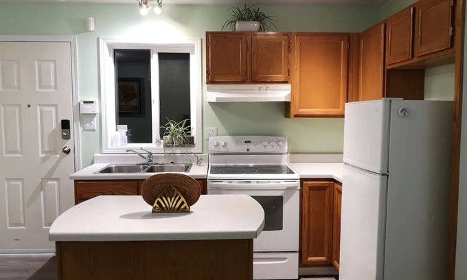 Regional District of Nanaimo House | Cozy 2 bedroom close Duke Point Terminal Suite 2