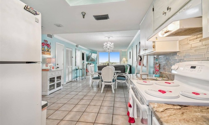 Hudson Condo | Cozy 2-bedroom condo with heated pool, fitness room, game room, Gulf Front