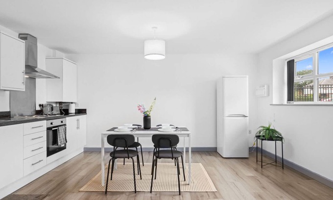 Chapeltown House | Cozy 2-Bedroom Home | 10 Mins to Leeds Centre