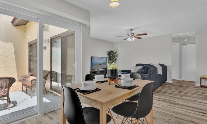 Poinciana House | Cozy 2-bedroom Townhouse 35 mins to Disney Parks!