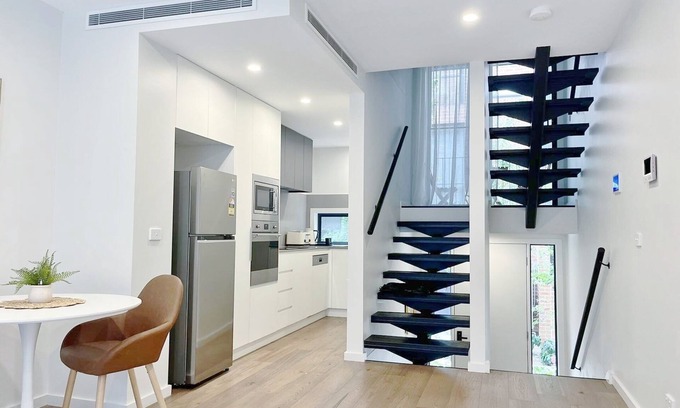Braddon House | Cozy 2-bedroom townhome with AC and WiFi in charming Braddon