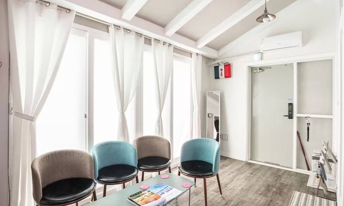 Seogyo-dong Apartment | COZY - 2 Bedrooms - Elevator/Terrace in Heart of Hongdae- 4 mins walk to subway