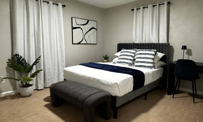 Portsmouth House | Cozy 2-bedrooms in lovely Portsmouth - Great Location!