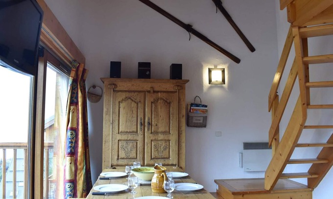 Meribel Centre Apartment | Cozy 2-Room Mezzanine Apartment for 6 in Méribel Center, 200m from Slopes