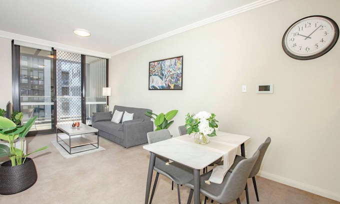 Wentworth Point Apartment | Cozy 2B with free parking