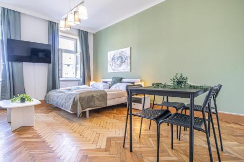 Wieden Apartment | Cozy 2BR Apt Prime Vienna Location for Longstays