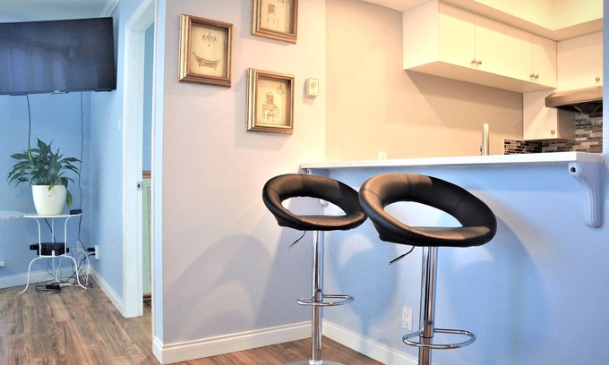 Richmond City Centre Apartment | Cozy 2BR in downtown Richmond/Free PKG/Cozy two bedrooms across Richmond Centre