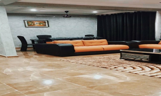 Adenta House | Cozy 3 BDR HSE/w King & Queen-beds Wi-fi & Netflix