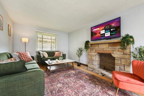 South Hills House | Cozy 3-bedroom family home - sleeps 8, great coffee