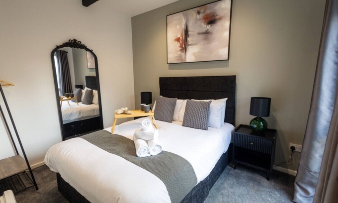 Watford House | Cozy 3-Bedroom Flat - Near Fields & Harry Potter Studios