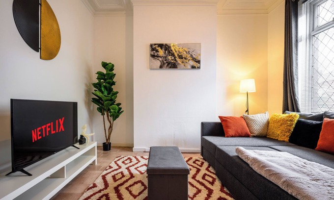 Oldham House | Cozy 3 Bedroom house in Oldham