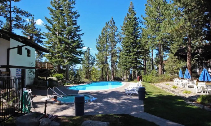 South Lake Tahoe Ski Chalet | Cozy 3-bedroom chalet in lovely South Lake Tahoe with WiFi