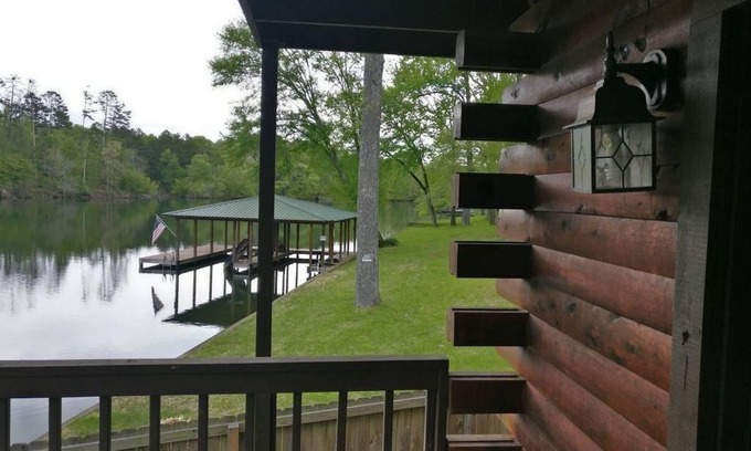 Mountain Pine Cabin | COZY #3 WATERFRONT LOG CABIN --- COZY ACRES LODGE