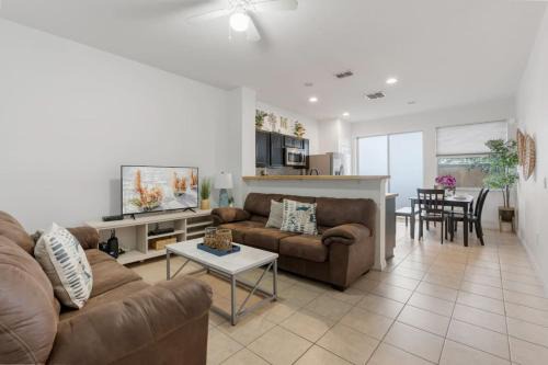 Crestwynd Bay House | Cozy 3BDR House near Disney - AL