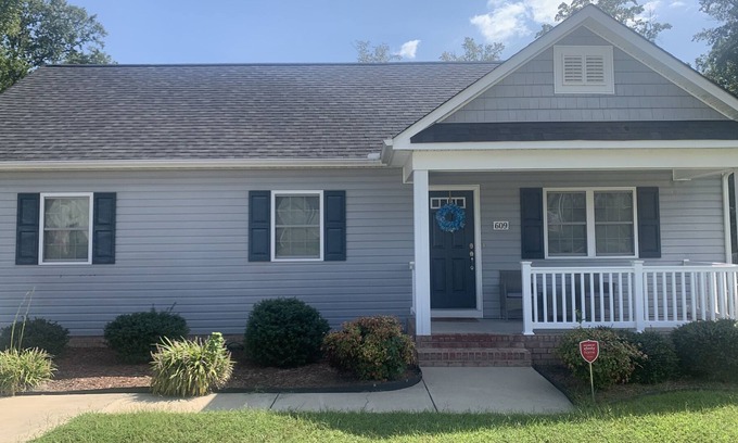 Hopewell House | Cozy 3BR/2BA minutes from Ft. Lee military base!