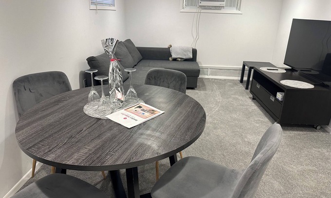Melville Apartment | Cozy 3BR Getaway with Parking & Full Kitchen @ Melville