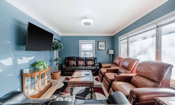 Oakdale House | Cozy 3BR Home in Oakdale with BBQ & Private Patio!