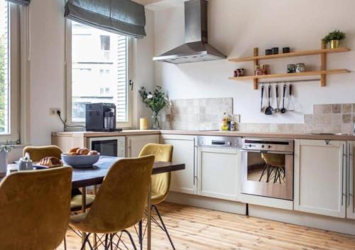 Harmonie Apartment | Cozy 3BR Home near Meir in Antwerp City Centre