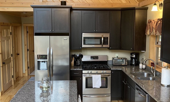 Bethel House | Cozy 4 bed Ski Home Conveniently Located close to Mountain and Downtown