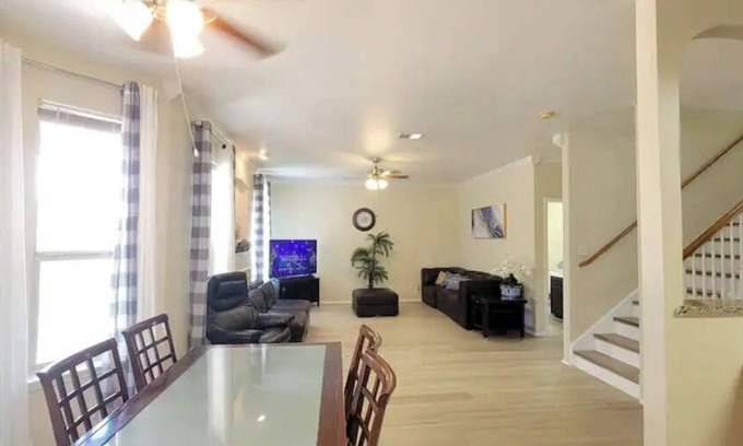 Helotes House | Cozy 4 bedroom house for your family vacation!