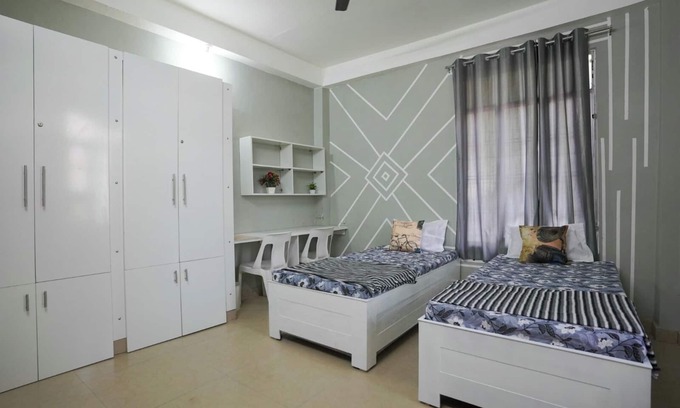 Mohangarh House | Cozy 4-bedroom house in lovely Lucknow with WiFi, AC