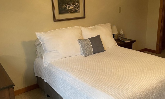 Tuckasegee House | Cozy, 4 front porch rocking chairs, porch swing, picnic shelter, outdoor fire.