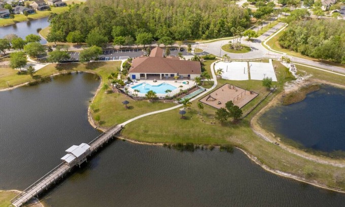 Trafalgar Village House | Cozy 4Bd Home |Pool & Hot Tub| Trafalgar Resort