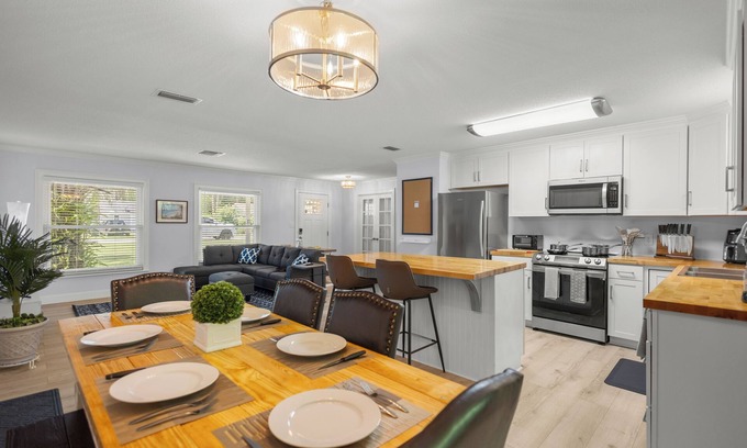 Ocala House | Cozy 4BR King Suite Home by WEC & Downtown!