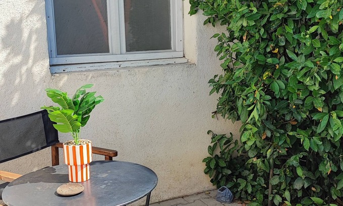 Vauvert Apartment | Cozy air-conditioned studio in Camargue with free parking, pets allowed