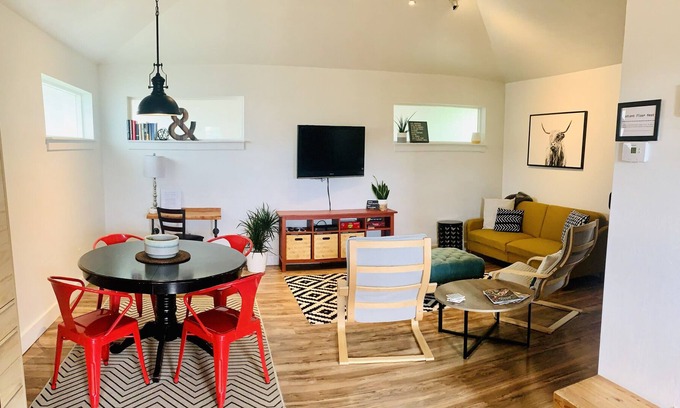 Bozeman House | Cozy and Beautiful, Sunny Acres Guest House