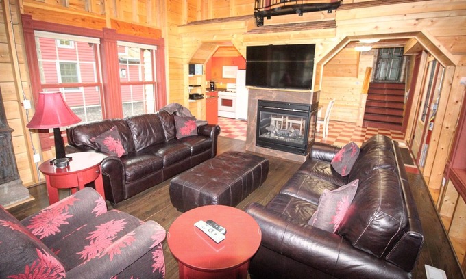 Fennville Cottage | Cozy and unique cottage #5 at DollyBrook just minutes from Saugatuck