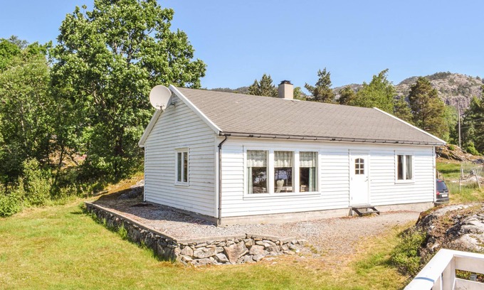 Lindas House | Cozy and well equipped cottage in the small fjord village of Molvik, located only 150 m.