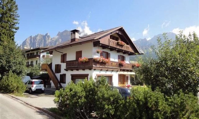 Cortina d'Ampezzo Apartment | Cozy apartment with a splendid view of Cortina