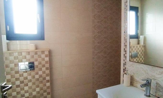 Kheredine Apartment | Cozy Apartment (1 min walk from the beach)