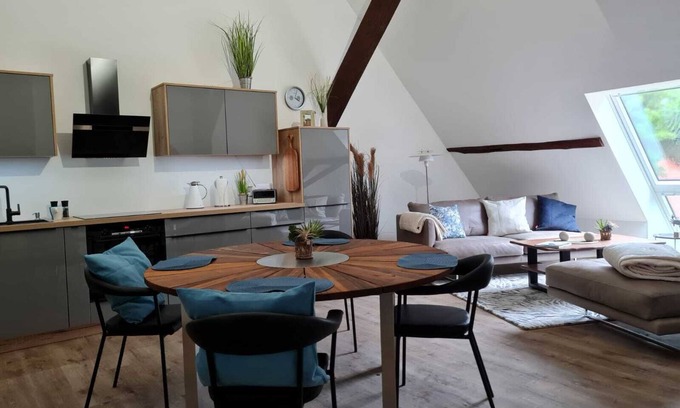 Bad Zwischenahn Apartment | Cozy apartment for 1-2 persons. The approx. 60m² large and very chic 2-room apartment for 1 to 2 persons is located on the Ahrenshof in the heart of Bad Zwischenahn.