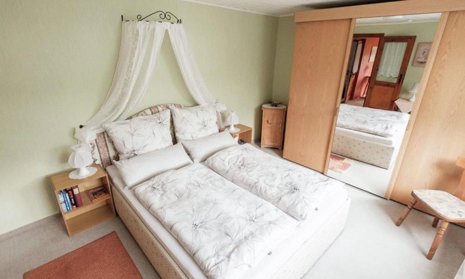 Guentersberge House | Cozy Apartment in Guntersberge Opposite the Mountain Lake