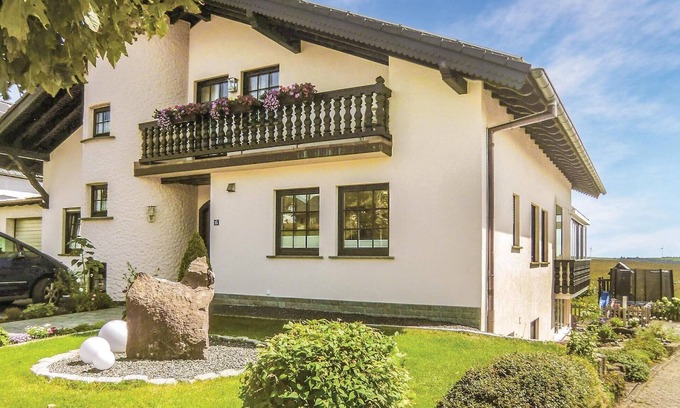 Karlshausen Apartment | Cozy apartment in Karlshausen with WiFi