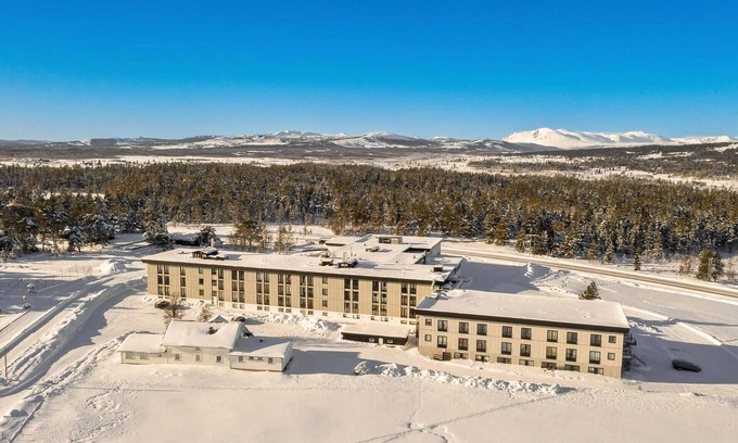 Sanderstølen Apartment | Cozy apartment in Tisleidalen with WiFi