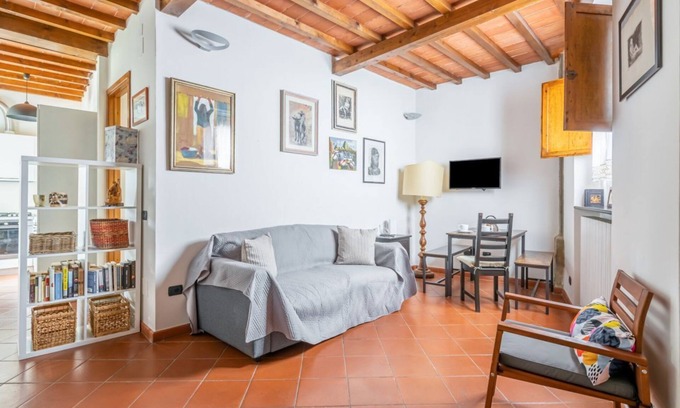 Settignano Apartment | Cozy apartment of about 40 sqm, for 4 people, located on the ground floor of a renovated building. The accommodation is located in the main square of Settignano (hamlet of Florence), a small hillside village just 8 km from the center of Florence. Settign