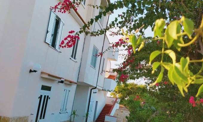 Defensola Villa | Cozy apartment sleeps 12 in Villa Daniel in Vieste Gargano Puglia