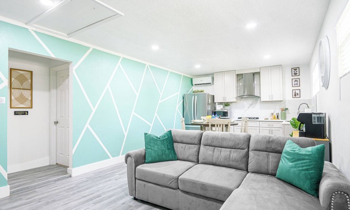 Tavares Apartment | Cozy APT~ 1-bedroom with additional pull out Sofa bed, Patio and Firepit & more!