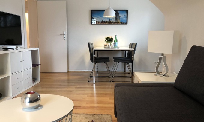 Westend Apartment | Cozy attic apartment near fair/ZOB, Olympic Stadium and the Waldbühne