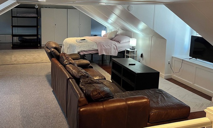 Halfway Apartment | Cozy Attic! With adjustable office space and ergonomic king size bed.