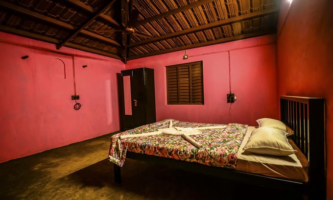 Satara Hotel | Cozy Basic Room in A Picturesque Wada 10