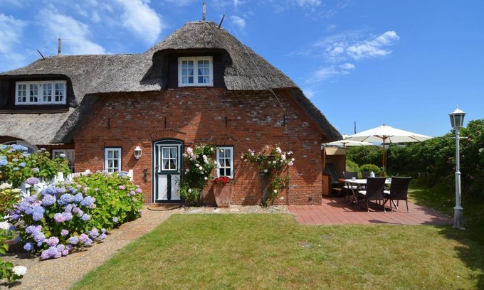 Westerland Apartment | Cozy. Beach chair. Garden. - Friesenhaus Käpt'n Hahn
