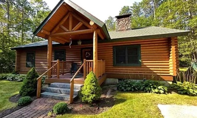 North Conway Cabin | Cozy Bear Cabin - 10 minutes from Cranmore and Attitash mountains