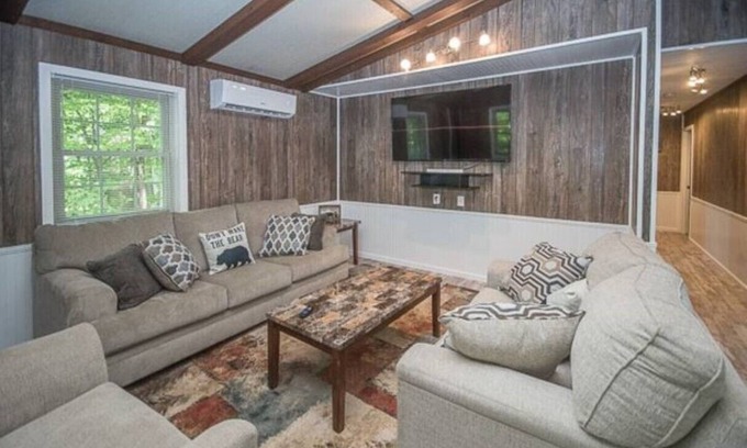 Lake Ariel House | Cozy Bear Hideaway 🐻