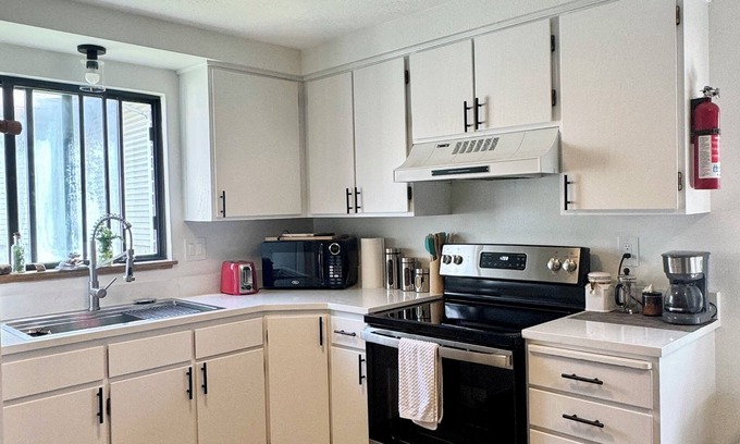 Lava Hot Springs Apartment | Cozy bedroom in my home with myself & my puppy in Lava Hot Springs AC, WiFi