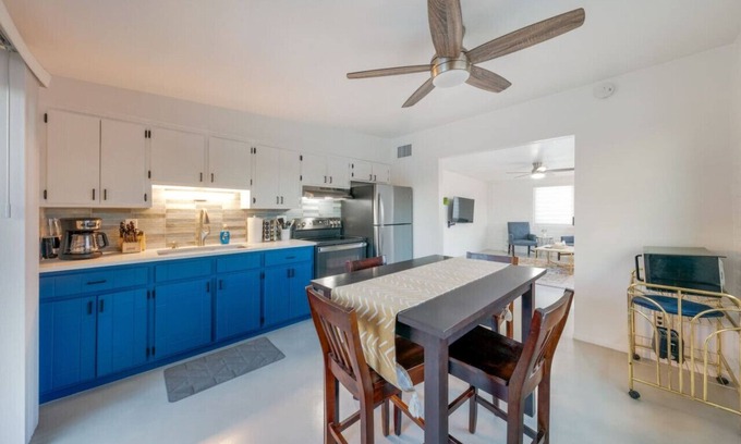 St. Francis Cabrini Apartment | Cozy & Bright/2 BR 1 BA/Spotless/Central